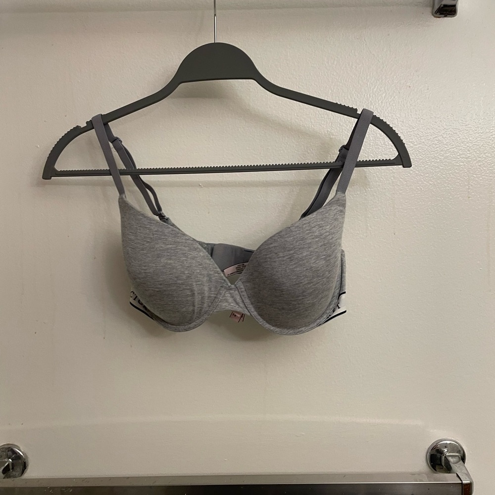 Victoria’s Secret grey 32DD bra lightly lined